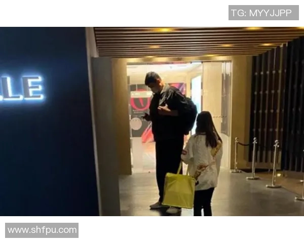 姚明乘坐航班的奇遇记与空中偶遇的精彩瞬间分享