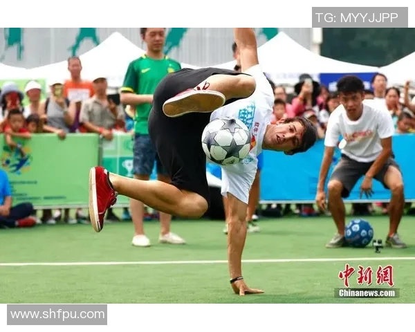 模仿足球明星变身视频挑战你的球技与创意，展现独特风格与魅力