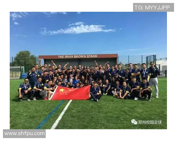 力哥与足球明星们的精彩合影瞬间展现足球魅力与友谊的完美结合 力哥与足球明星们的精彩合影瞬间展现足球魅力与友谊的完美结合