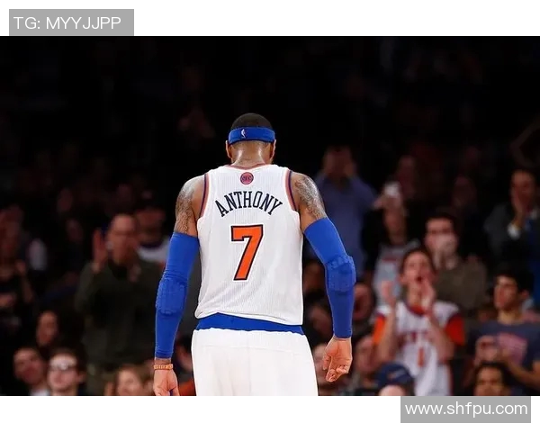 足球场上的背影传奇男星展现霸气风范与无尽魅力